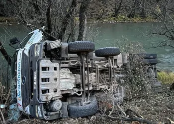 Tunceli’de beton mikseri devrildi