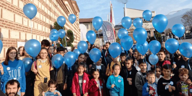 Mavi balonlar diyabet için gökyüzünde