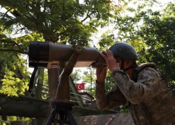 Yunanistan sınırında 15 kişi yakalandı