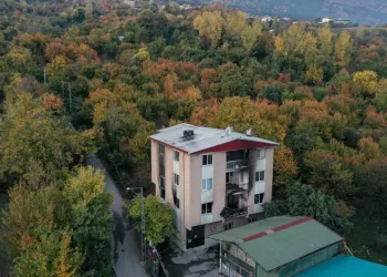 Bursa’da 9 kişiye mezar olan ev havadan görüntülendi