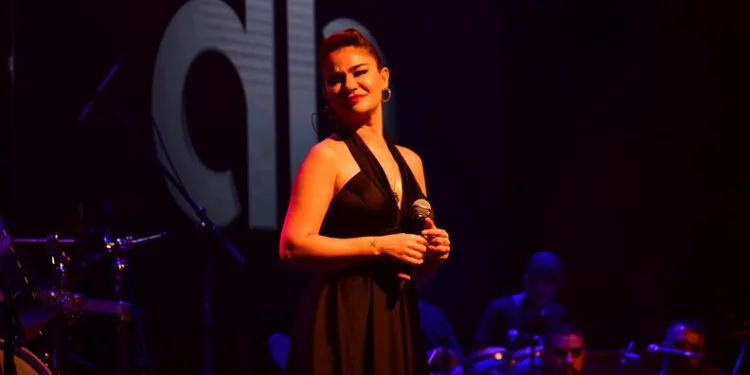 Derya Bedavacı Bursa’da konser verdi