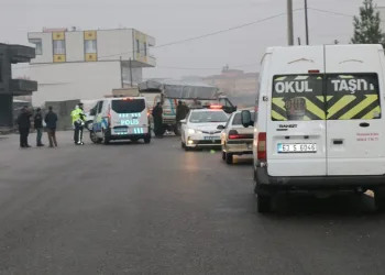 Öğrenci servisi zincirleme kazaya karıştı: 13 yaralı