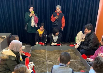 Minik arkeologlar iş başında