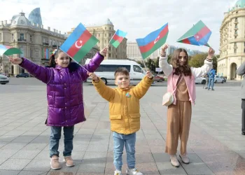 Azerbaycan Devlet Bayrak Günü’nü kutladı