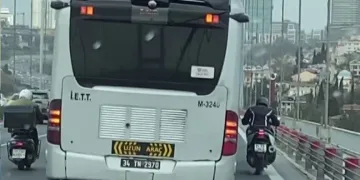 Metrobüs, motosikletliye siper oldu
