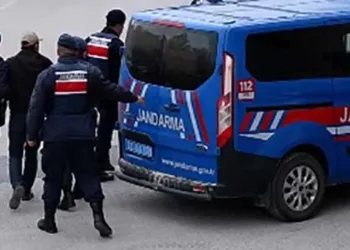 Bulgaristan sınırında polisi vuran şüpheliler adliyeye sevk edildi
