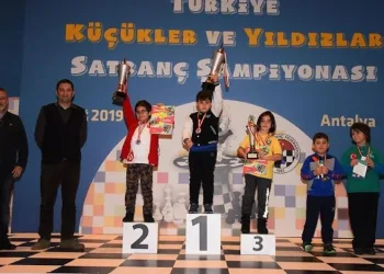 Dünyanın en genç satranç ustası