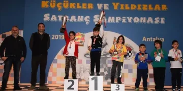 Dünyanın en genç satranç ustası