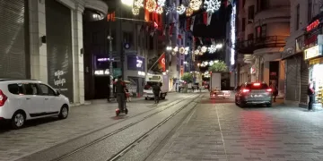 İstiklal Caddesi araç trafiğine açıldı