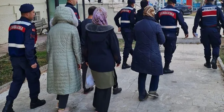Kaçmaya çalışan 77 örgüt üyesi tutuklandı
