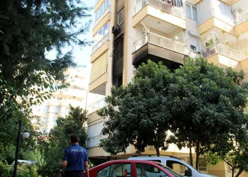 Antalya’da yaktığı daireye kendini kilitledi