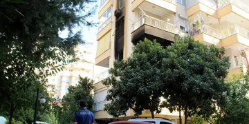 Antalya’da yaktığı daireye kendini kilitledi