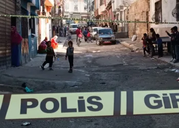 Komşuların silahlı kavgasında 3 çocuk yaralandı