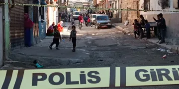 Komşuların silahlı kavgasında 3 çocuk yaralandı