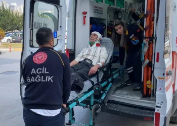 Tokat’ta kaldırımda yürürken başına düştü