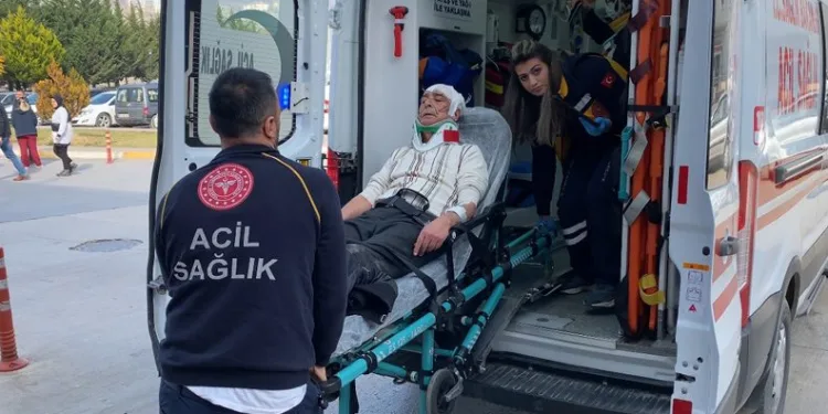 Tokat’ta kaldırımda yürürken başına düştü