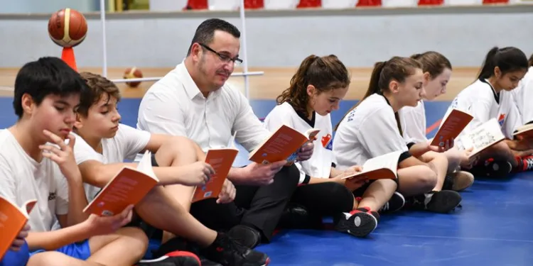 Mustafakemalpaşa’da önce kitap sonra spor