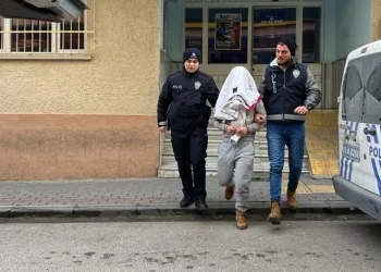 Bursa’da hırsızlık zanlısı polisten kaçamadı