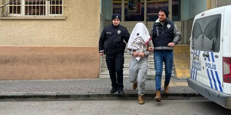 Bursa’da hırsızlık zanlısı polisten kaçamadı