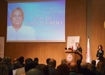 Yaşamını yitiren hekim, bölge toplantısında anıldı
