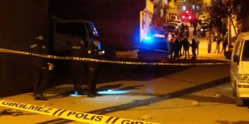 Komşu kavgasında kan aktı