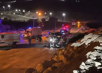 Otomobil şarampole devrildi, çok sayıda ölü ve yaralı var