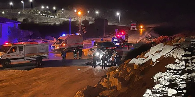 Otomobil şarampole devrildi, çok sayıda ölü ve yaralı var