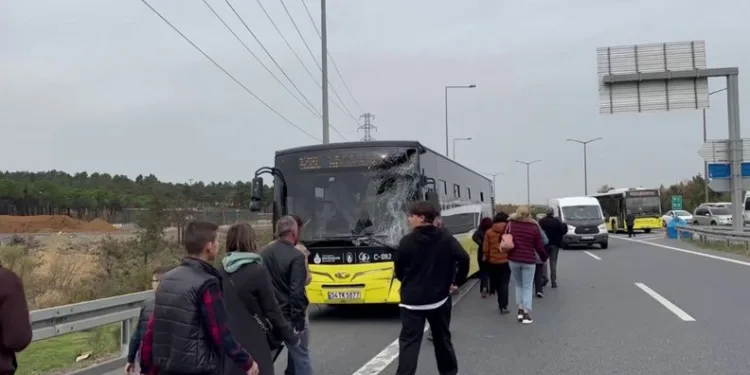 Servis İETT otobüsü ile çarpıştı: 7 yaralı