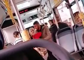 Sinir krizi geçiren yolcu İETT şoförüne saldırdı