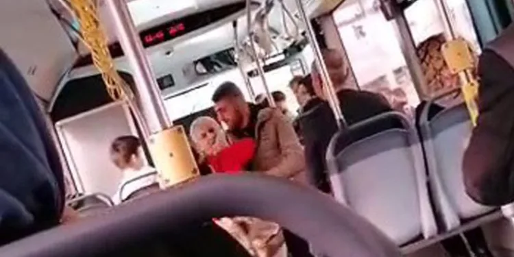 Sinir krizi geçiren yolcu İETT şoförüne saldırdı