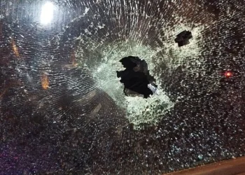 Bursa’da kırmızı ışıklarda beklerken silahlı saldırıya uğradı