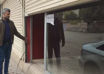 Çalacak bir şey bulamayınca kapıyı çaldı