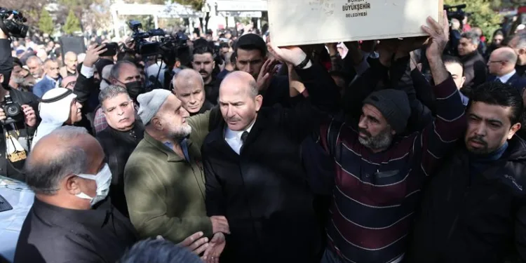 Bakan Soylu Bursa’da cenazeye katıldı