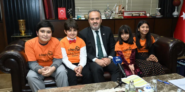 Alinur Aktaş’ın özel konukları