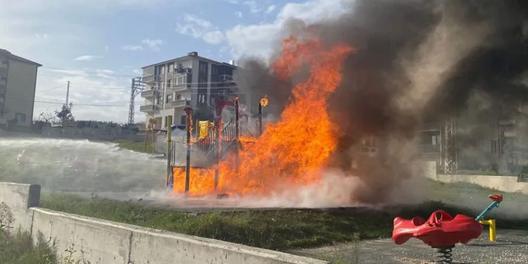 Çocuk parkında korkutan patlama