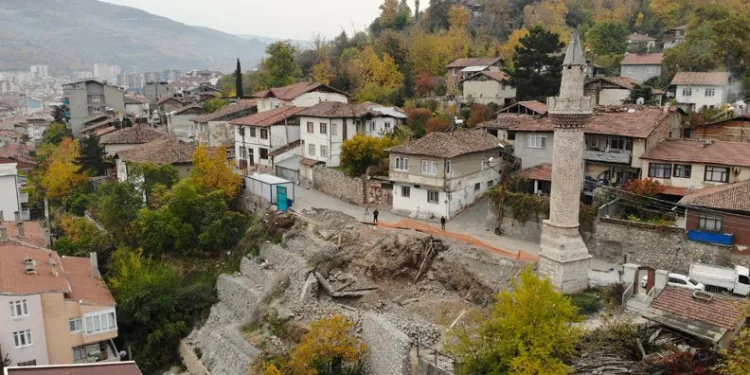 Tokat’ta 6 asırlık cami yeniden inşa ediliyor