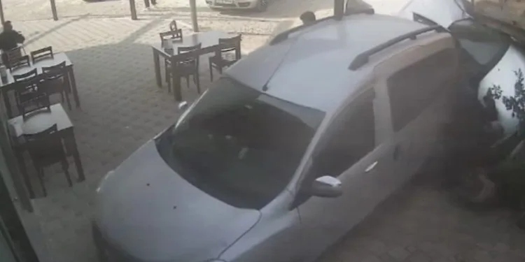 Bursa’da freni boşalan hafriyat kamyonu dehşet saçtı