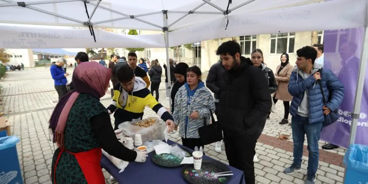 İnegöl Belediyesi’nden öğrencilere çorba ikramı