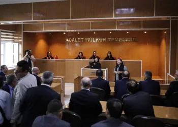 Gerçeği aratmayan duruşmaya Bakan Bozdağ’dan tam not