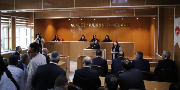 Gerçeği aratmayan duruşmaya Bakan Bozdağ’dan tam not