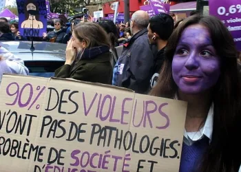 Paris’te kadın cinayetleri protestosu