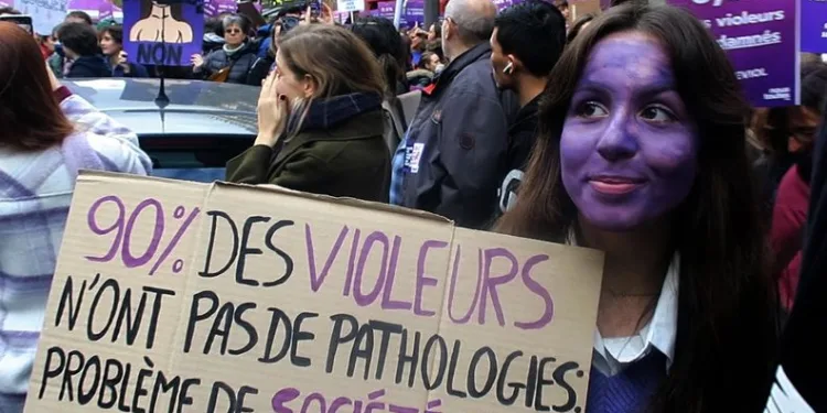 Paris’te kadın cinayetleri protestosu