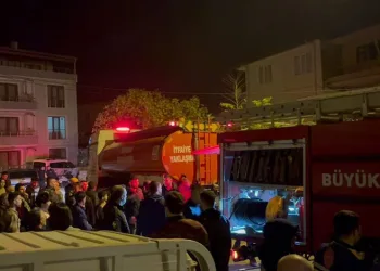Bursa’da apartmanda çıkan yangın korkuttu