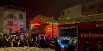 Bursa’da apartmanda çıkan yangın korkuttu