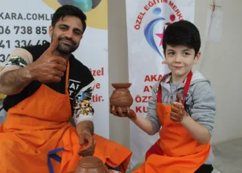 İlk kez çömlek yapan özel öğrencilerin mutlu günü
