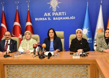 AK kadınlar “Kadına şiddete hayır” dedi