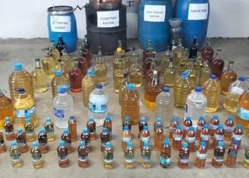 Bursa’da kaçak içki üreten 3 şahıs gözaltına alındı