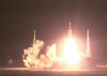 NASA’nın Orion uzay aracını taşıyan Artemis I başarıyla fırlatıldı