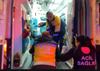 E-5’te 12 araç birbirine girdi: 1’i bebek 8 yaralı