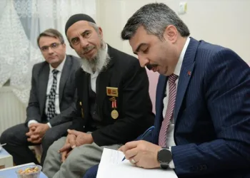 Oktay Yılmaz şehit ailelerini unutmuyor